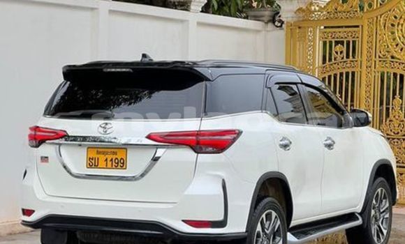 Buy Used Toyota Fortuner White Car in Vientiane in Vientiane Province Buy Used Toyota Fortuner White Car in Vientiane in Vientiane Province