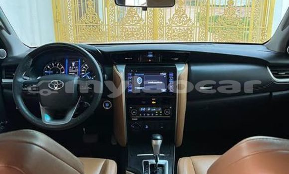 Buy Used Toyota Fortuner White Car in Vientiane in Vientiane Province Buy Used Toyota Fortuner White Car in Vientiane in Vientiane Province