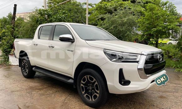 Buy Used Toyota Hilux White Car in Vientiane in Vientiane Province Buy Used Toyota Hilux White Car in Vientiane in Vientiane Province