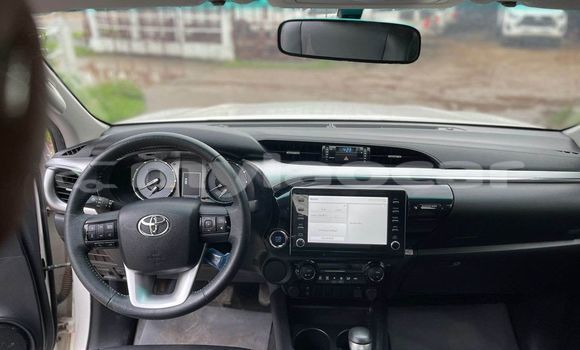 Buy Used Toyota Hilux White Car in Vientiane in Vientiane Province Buy Used Toyota Hilux White Car in Vientiane in Vientiane Province