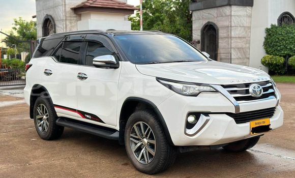 Buy Used Toyota Fortuner White Car in Vientiane in Vientiane Province Buy Used Toyota Fortuner White Car in Vientiane in Vientiane Province