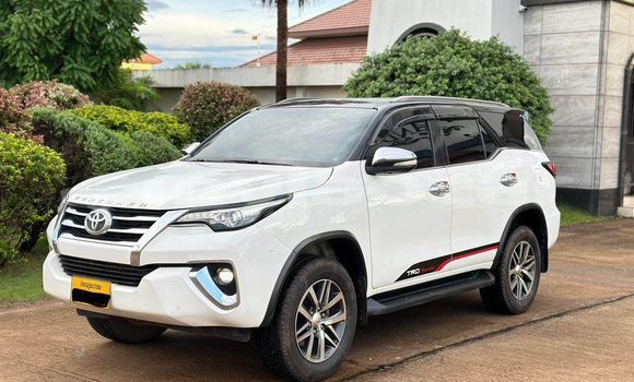 Buy Used Toyota Fortuner White Car in Vientiane in Vientiane Province Buy Used Toyota Fortuner White Car in Vientiane in Vientiane Province