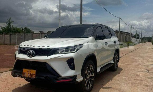 Buy Used Toyota Fortuner White Car in Vientiane in Vientiane Province Buy Used Toyota Fortuner White Car in Vientiane in Vientiane Province