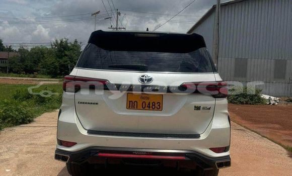 Buy Used Toyota Fortuner White Car in Vientiane in Vientiane Province Buy Used Toyota Fortuner White Car in Vientiane in Vientiane Province