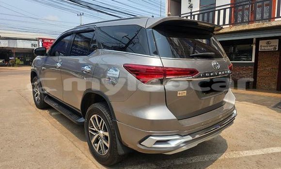 Acheter Occasion Voiture Toyota Fortuner Autre à Ban Houayxay , Bokeo Province Acheter Occasion Voiture Toyota Fortuner Autre à Ban Houayxay , Bokeo Province