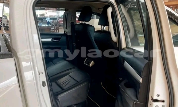 ຊື້ ໃຊ້ແລ້ວ Toyota RAV4 White ລົດ ໃນ Saravan ໃນ Salavan Province ຊື້ ໃຊ້ແລ້ວ Toyota RAV4 White ລົດ ໃນ Saravan ໃນ Salavan Province