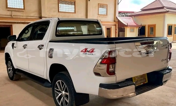 ຊື້ ໃຊ້ແລ້ວ Toyota RAV4 White ລົດ ໃນ Saravan ໃນ Salavan Province ຊື້ ໃຊ້ແລ້ວ Toyota RAV4 White ລົດ ໃນ Saravan ໃນ Salavan Province