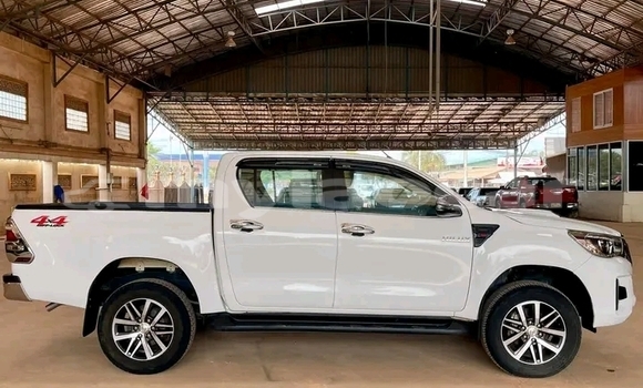 ຊື້ ໃຊ້ແລ້ວ Toyota RAV4 White ລົດ ໃນ Saravan ໃນ Salavan Province ຊື້ ໃຊ້ແລ້ວ Toyota RAV4 White ລົດ ໃນ Saravan ໃນ Salavan Province