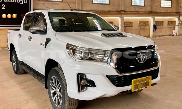 ຊື້ ໃຊ້ແລ້ວ Toyota RAV4 White ລົດ ໃນ Saravan ໃນ Salavan Province ຊື້ ໃຊ້ແລ້ວ Toyota RAV4 White ລົດ ໃນ Saravan ໃນ Salavan Province