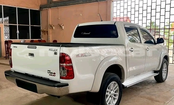 ຊື້ ໃຊ້ແລ້ວ Toyota Hilux White ລົດ ໃນ Huayxay ໃນ Bokeo Province ຊື້ ໃຊ້ແລ້ວ Toyota Hilux White ລົດ ໃນ Huayxay ໃນ Bokeo Province