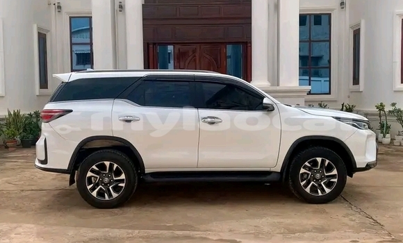 ຊື້ ໃຊ້ແລ້ວ Toyota Fortuner White ລົດ ໃນ Huayxay ໃນ Bokeo Province ຊື້ ໃຊ້ແລ້ວ Toyota Fortuner White ລົດ ໃນ Huayxay ໃນ Bokeo Province