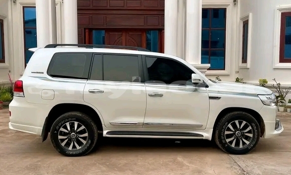 ຊື້ ໃຊ້ແລ້ວ Toyota Land Cruiser White ລົດ ໃນ Import - Dubai ໃນ Attapeu Province ຊື້ ໃຊ້ແລ້ວ Toyota Land Cruiser White ລົດ ໃນ Import - Dubai ໃນ Attapeu Province
