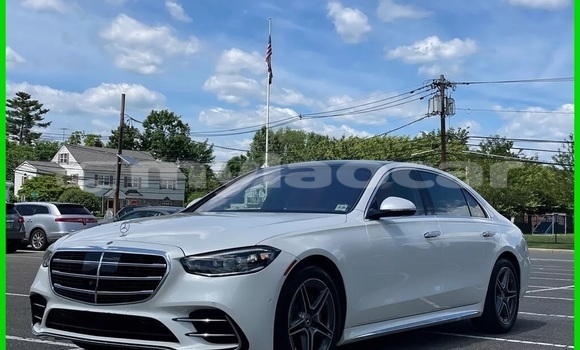 Buy Used Mercedes-Benz S–Class White Car in Ban Houayxay in Bokeo Province