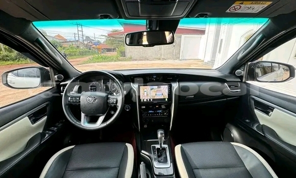 Buy Used Toyota Fortuner White Car in Vientiane in Vientiane Province Buy Used Toyota Fortuner White Car in Vientiane in Vientiane Province