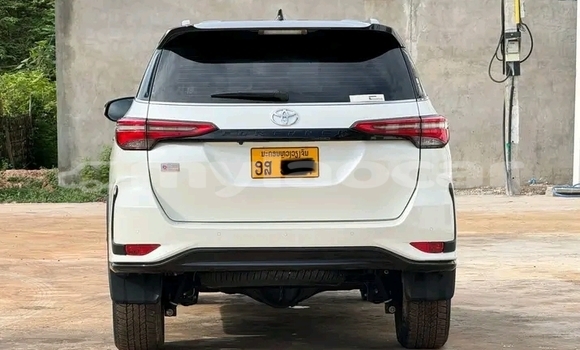 Buy Used Toyota Fortuner White Car in Vientiane in Vientiane Province Buy Used Toyota Fortuner White Car in Vientiane in Vientiane Province