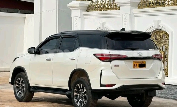 Buy Used Toyota Fortuner White Car in Vientiane in Vientiane Province Buy Used Toyota Fortuner White Car in Vientiane in Vientiane Province