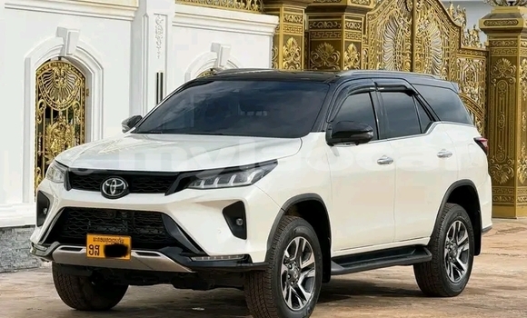 Buy Used Toyota Fortuner White Car in Vientiane in Vientiane Province Buy Used Toyota Fortuner White Car in Vientiane in Vientiane Province