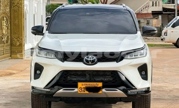 Buy Used Toyota Fortuner White Car in Vientiane in Vientiane Province Buy Used Toyota Fortuner White Car in Vientiane in Vientiane Province