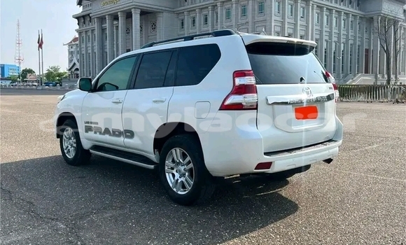 Buy Used Toyota Prado White Car in Vientiane in Vientiane Province Buy Used Toyota Prado White Car in Vientiane in Vientiane Province