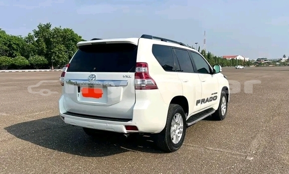 Buy Used Toyota Prado White Car in Vientiane in Vientiane Province Buy Used Toyota Prado White Car in Vientiane in Vientiane Province