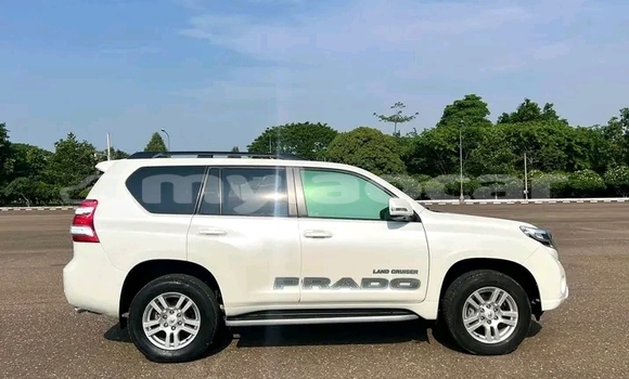 Buy Used Toyota Prado White Car in Vientiane in Vientiane Province Buy Used Toyota Prado White Car in Vientiane in Vientiane Province