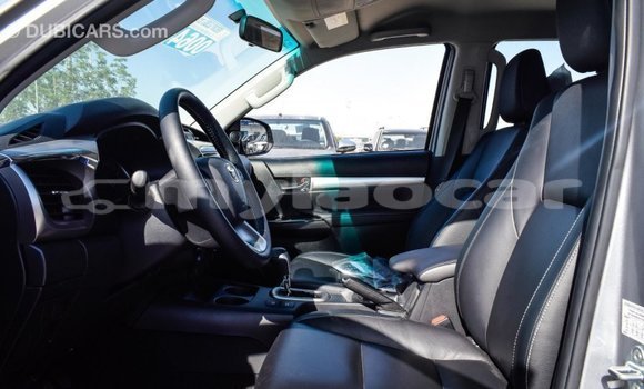 Acheter Import Voiture Toyota Hilux Autre à Import - Dubai, Attapeu Province Acheter Import Voiture Toyota Hilux Autre à Import - Dubai, Attapeu Province