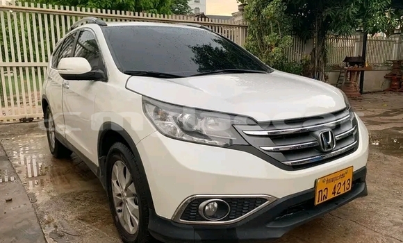 Buy Used Honda CR–V White Car in Huayxay in Bokeo Province Buy Used Honda CR–V White Car in Huayxay in Bokeo Province