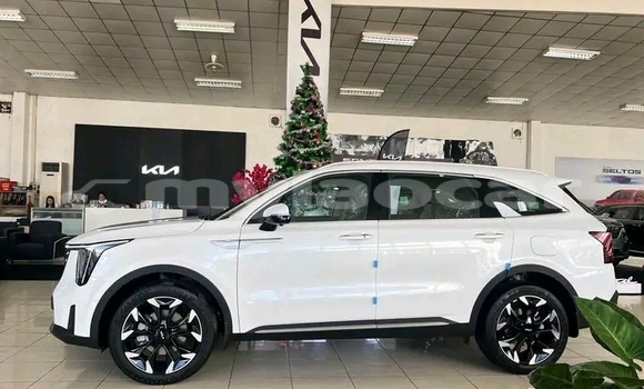 Buy Used Kia Sorento White Car in Vientiane in Vientiane Province Buy Used Kia Sorento White Car in Vientiane in Vientiane Province