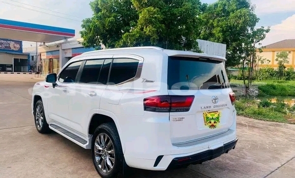 Buy Used Jeep Liberty White Car in Vientiane in Vientiane Province Buy Used Jeep Liberty White Car in Vientiane in Vientiane Province