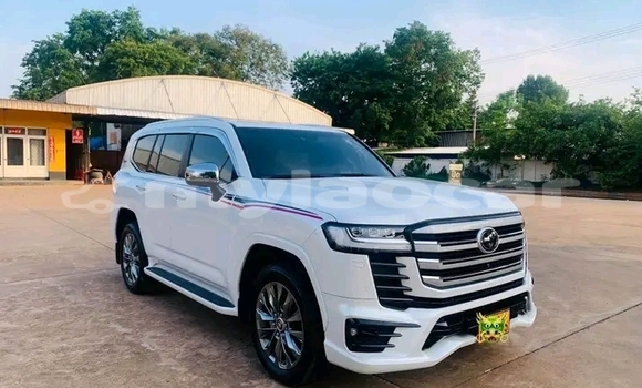 Buy Used Jeep Liberty White Car in Vientiane in Vientiane Province Buy Used Jeep Liberty White Car in Vientiane in Vientiane Province