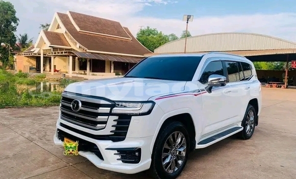 Buy Used Jeep Liberty White Car in Vientiane in Vientiane Province Buy Used Jeep Liberty White Car in Vientiane in Vientiane Province