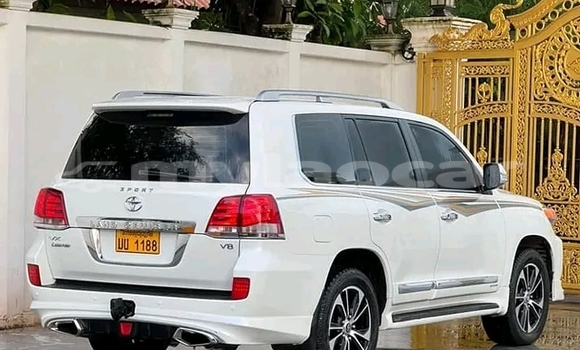 ຊື້ ໃຊ້ແລ້ວ Toyota Land Cruiser White ລົດ ໃນ Vientiane ໃນ Vientiane Province ຊື້ ໃຊ້ແລ້ວ Toyota Land Cruiser White ລົດ ໃນ Vientiane ໃນ Vientiane Province