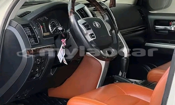 ຊື້ ໃຊ້ແລ້ວ Toyota Land Cruiser White ລົດ ໃນ Vientiane ໃນ Vientiane Province ຊື້ ໃຊ້ແລ້ວ Toyota Land Cruiser White ລົດ ໃນ Vientiane ໃນ Vientiane Province