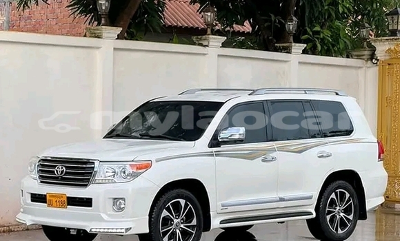 ຊື້ ໃຊ້ແລ້ວ Toyota Land Cruiser White ລົດ ໃນ Vientiane ໃນ Vientiane Province ຊື້ ໃຊ້ແລ້ວ Toyota Land Cruiser White ລົດ ໃນ Vientiane ໃນ Vientiane Province