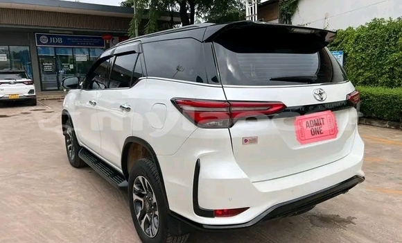 Buy Used Toyota Fortuner White Car in Vientiane in Vientiane Province Buy Used Toyota Fortuner White Car in Vientiane in Vientiane Province