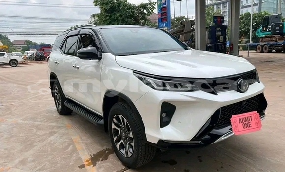 Buy Used Toyota Fortuner White Car in Vientiane in Vientiane Province Buy Used Toyota Fortuner White Car in Vientiane in Vientiane Province