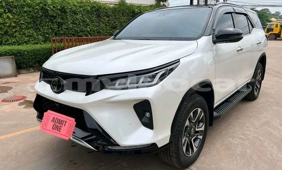 Buy Used Toyota Fortuner White Car in Vientiane in Vientiane Province Buy Used Toyota Fortuner White Car in Vientiane in Vientiane Province