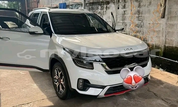 Buy Used Kia Cerato White Car in Vientiane in Vientiane Province Buy Used Kia Cerato White Car in Vientiane in Vientiane Province