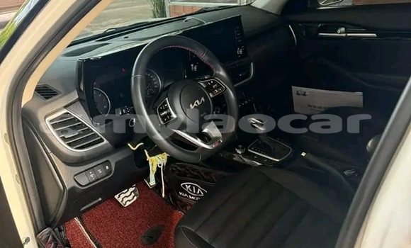 Buy Used Kia Cerato White Car in Vientiane in Vientiane Province Buy Used Kia Cerato White Car in Vientiane in Vientiane Province