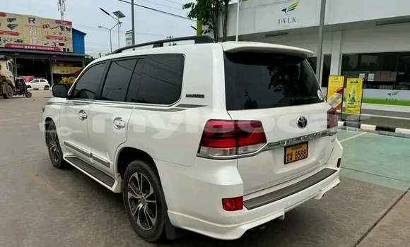 Buy Used Toyota Land Cruiser White Car in Vientiane in Vientiane Province Buy Used Toyota Land Cruiser White Car in Vientiane in Vientiane Province