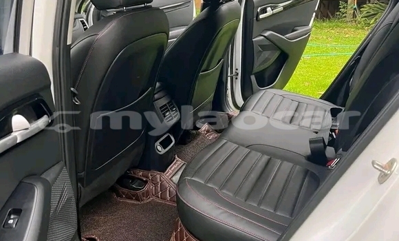 Buy Used Kia Sephia White Car in Vientiane in Vientiane Province Buy Used Kia Sephia White Car in Vientiane in Vientiane Province