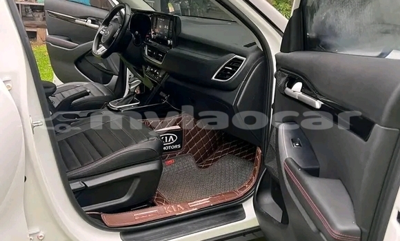 Buy Used Kia Sephia White Car in Vientiane in Vientiane Province Buy Used Kia Sephia White Car in Vientiane in Vientiane Province