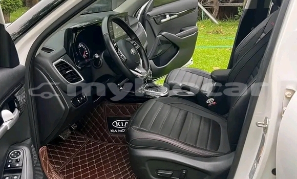 Buy Used Kia Sephia White Car in Vientiane in Vientiane Province Buy Used Kia Sephia White Car in Vientiane in Vientiane Province