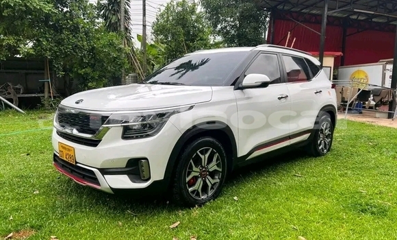 Buy Used Kia Sephia White Car in Vientiane in Vientiane Province Buy Used Kia Sephia White Car in Vientiane in Vientiane Province