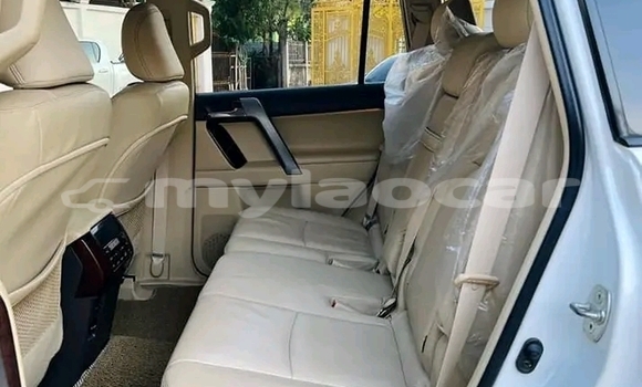 Buy Used Toyota Prado White Car in Vientiane in Vientiane Province Buy Used Toyota Prado White Car in Vientiane in Vientiane Province