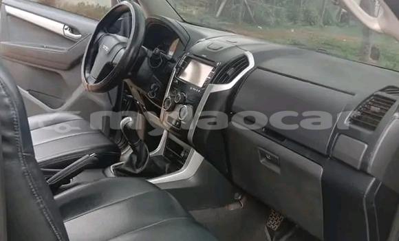 Buy Used Isuzu Bighorn Black Car in Vientiane in Vientiane Province Buy Used Isuzu Bighorn Black Car in Vientiane in Vientiane Province