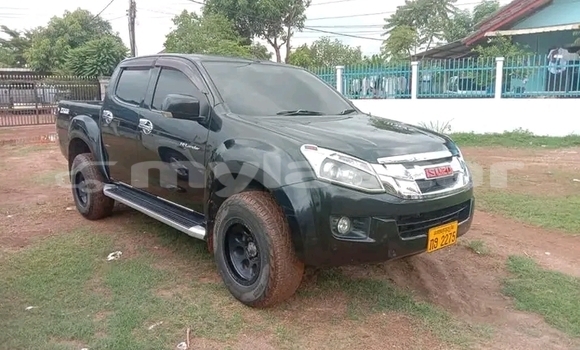 Buy Used Isuzu Bighorn Black Car in Vientiane in Vientiane Province Buy Used Isuzu Bighorn Black Car in Vientiane in Vientiane Province