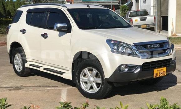 Buy Used Isuzu MU-X White Car in Vientiane in Vientiane Province Buy Used Isuzu MU-X White Car in Vientiane in Vientiane Province