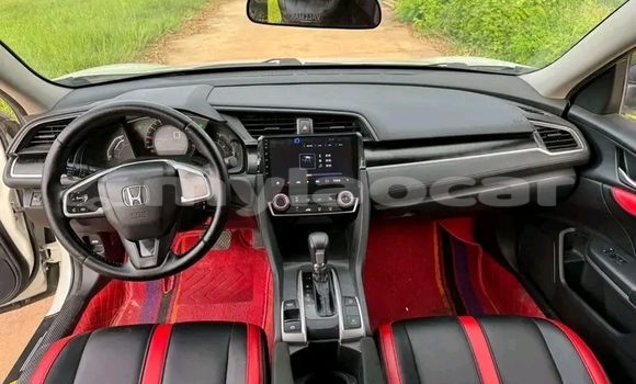 ຊື້ ໃຊ້ແລ້ວ Hyundai Azera White ລົດ ໃນ Luang Prabang ໃນ Louangphabang Province