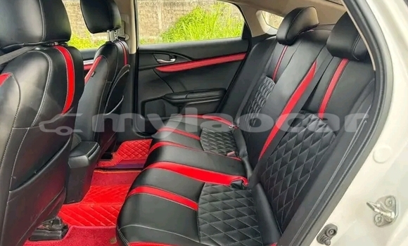 ຊື້ ໃຊ້ແລ້ວ Hyundai Azera White ລົດ ໃນ Luang Prabang ໃນ Louangphabang Province ຊື້ ໃຊ້ແລ້ວ Hyundai Azera White ລົດ ໃນ Luang Prabang ໃນ Louangphabang Province